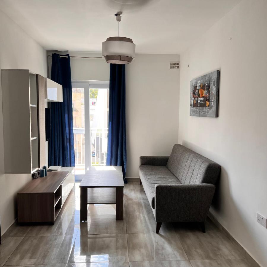 F3 Room 2, Private Room Two Single Beds Shared Bathroom Msida Exterior photo