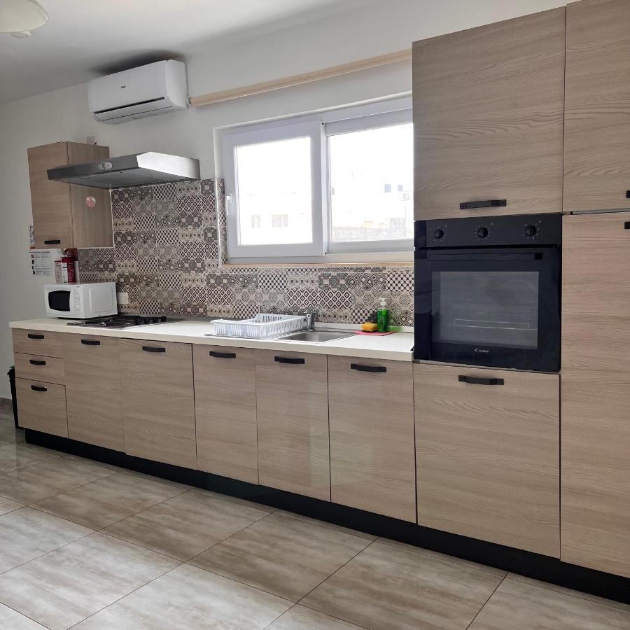 F3 Room 2, Private Room Two Single Beds Shared Bathroom Msida Exterior photo