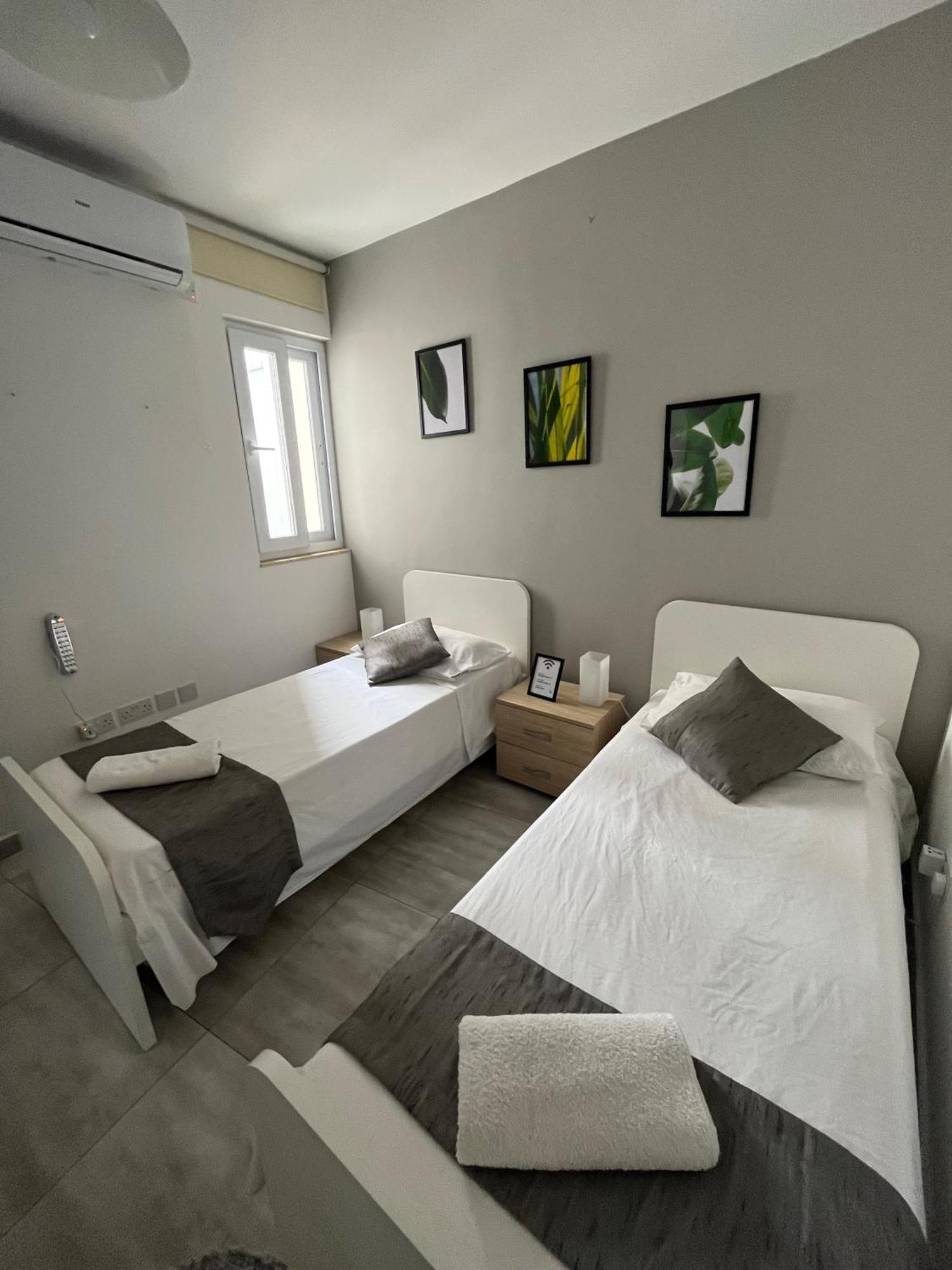 F3 Room 2, Private Room Two Single Beds Shared Bathroom Msida Exterior photo